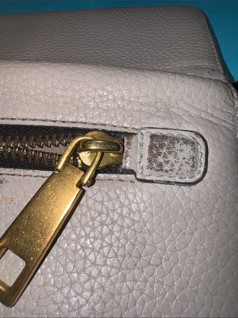 Marc Jacobs Cream Textured Leather Zip Wallet with Gold Hardware - Picture 16 of 16